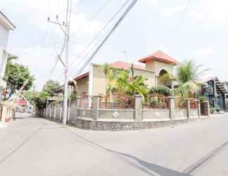 Bên ngoài 2 Homestay Surya Yogyakarta