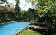 สระว่ายน้ำ 4 Ubud Kartini Hostel