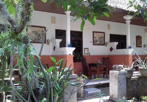 Exterior Tjana Homestay