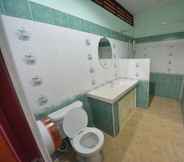 Toilet Kamar 6 Phangan Barsay Hostel