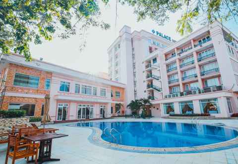 Swimming Pool Palace Hotel