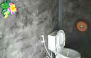 ห้องน้ำภายในห้อง 7 Tara Hill Khao Kho Resort