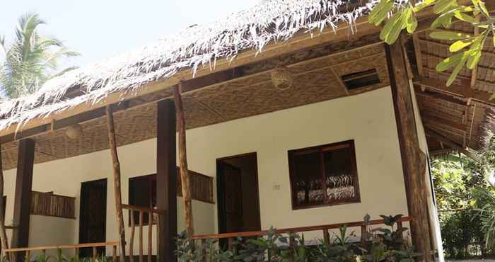 Exterior Pesangan Surfcamp