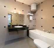 In-room Bathroom 4 Sen Hotel 1
