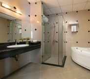 In-room Bathroom 3 Sen Hotel 1