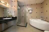 In-room Bathroom Sen Hotel 1