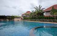 Kolam Renang 2 Pimann Inn Hotel