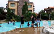 Kolam Renang 2 Friendly Resort & Spa