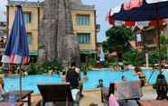 Kolam Renang 6 Friendly Resort & Spa