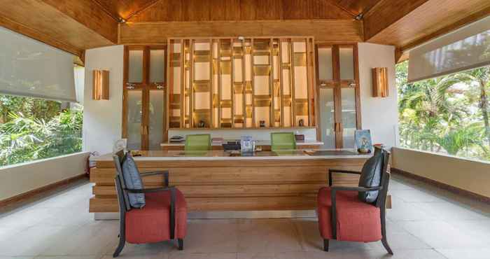 ห้องนอน Andaman White Beach Resort