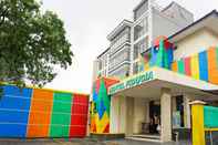 Bangunan Super OYO Collection O 91409 Hotel Fiducia Otista 153 - 157