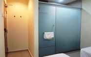 Toilet Kamar 2 Maple Inn