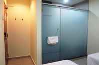 Toilet Kamar Maple Inn