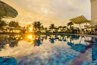 Swimming Pool Grand Tourane Hotel