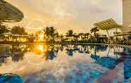 Kolam Renang 2 Grand Tourane Hotel