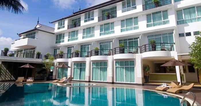 Hồ bơi A-Te Chumphon Hotel (SHA Plus)