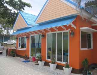 Lobby 2 Teeny Beach Bungalow