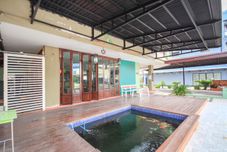 Khu vực công cộng Loyd Garden  