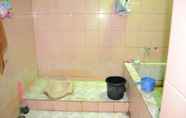 Bilik Mandi dalam Bilik 5 Female Room Only close to Jembatan Antapani (S38)