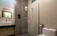 Toilet Kamar 4 One Garden Hotel