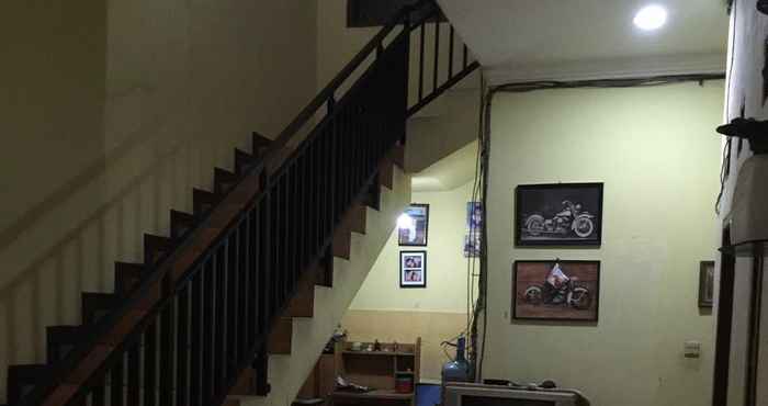 Lobby Low-cost Room near Telkom Univ (P72)