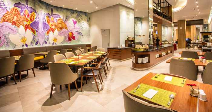 Quầy bar, cafe và phòng lounge  BIGLAND Hotel & Convention Sentul