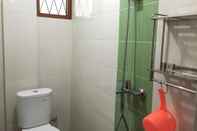 ห้องน้ำภายในห้อง Guest House d'Kost 265 Jatinangor