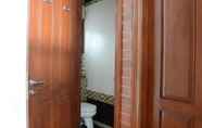 In-room Bathroom 7 Rumah Bata Merah