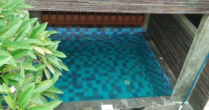 Kolam Renang Made House Sanur