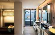 Toilet Kamar 6 The ShellSea Krabi I Luxury Beach Front Resort & Pool Villa