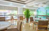 บาร์ คาเฟ่ และเลานจ์ 7 Miami Beach Hotel