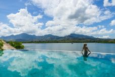 Hồ bơi Menjangan Dynasty Resort