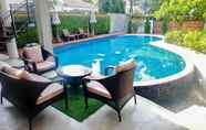 Swimming Pool 7 Murraya Residence