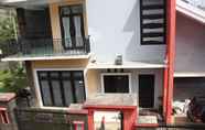 ภายนอกอาคาร 6 Villa Sinar Pusaka Merah