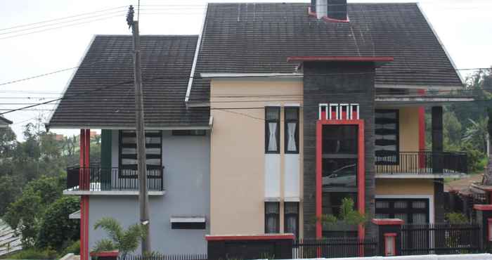 Exterior Villa Sinar Pusaka Merah