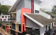 Exterior 4 Villa Sinar Pusaka Merah