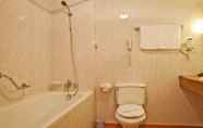 Toilet Kamar 3 Green Park Hotel Hanoi