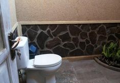 In-room Bathroom 2 Ode Resto Guesthouse