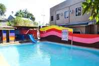 Swimming Pool Waterpool Hotel