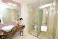 In-room Bathroom TTC Hotel Ngoc Lan