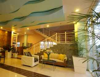 Lobby 2 RedDoorz Plus @ San Roque Roxas City