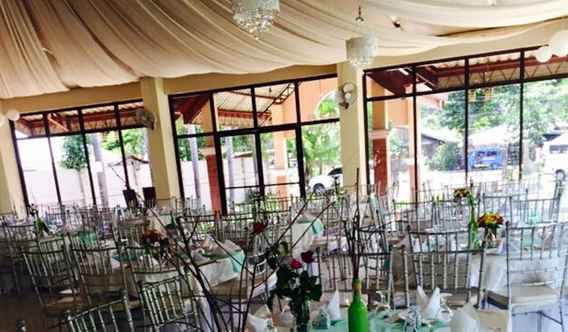 Restaurant 2 Garden Party Venue and suites