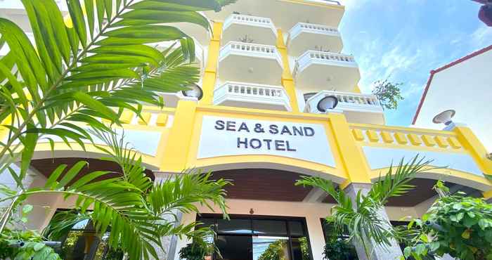 ภายนอกอาคาร Sea and Sand Hotel