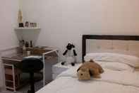 Bedroom Beautiful Room for Female Only near Trisakti (BNY)