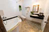 In-room Bathroom Rum Vang Hotel Dalat