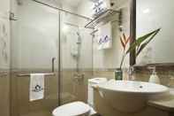 In-room Bathroom Aquamarine Hotel & Travel