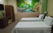 Bedroom 2 Nisa Travellers Hotel