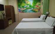 Kamar Tidur 2 Nisa Travellers Hotel