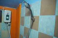 Toilet Kamar Tonpai Guesthouse