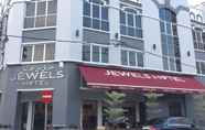 Bên ngoài 2 Jewels Hotel